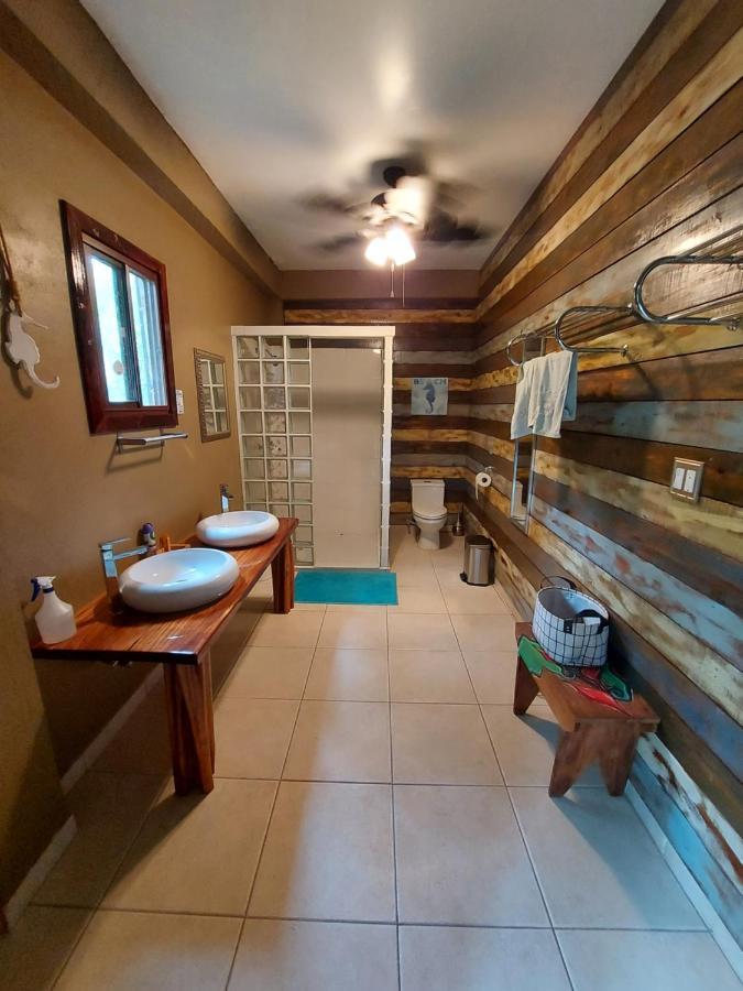 Casa Oceana Bed & Breakfast Бокас дел Торо Екстериор снимка
